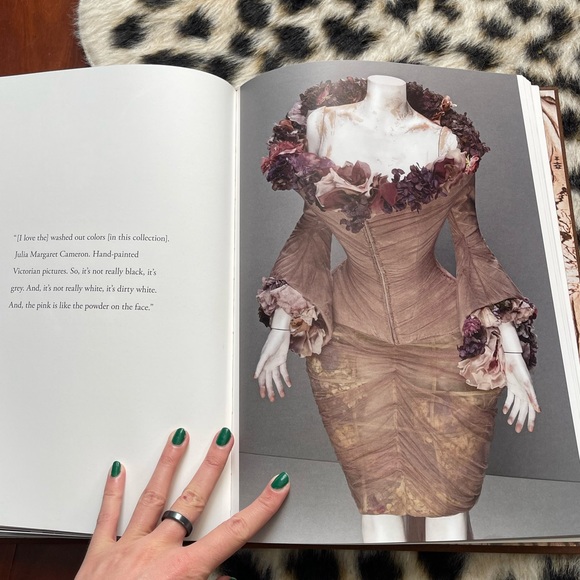 ALEXANDER MCQUEEN đź’€ SAVAGE BEAUTY đź–¤ - Picture 4 of 8